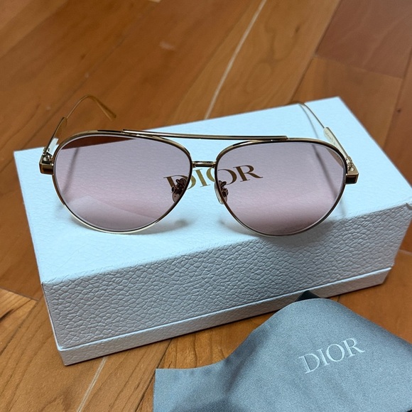 Dior Women's Sunglasses with Gold Frame and light brown Lenses - Picture 2 of 10
